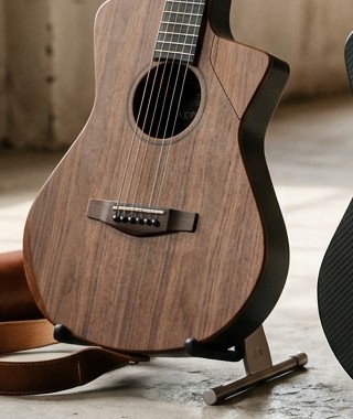 Aethel — Carbon-Fiber Monocoque Folding Guitar frame 5